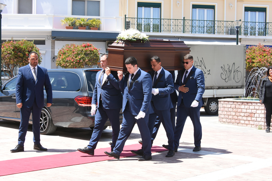 Γιάννης Βογιατζής: Με τραγούδια του, τον αποχαιρέτησαν - Δείτε βίντεο και φωτογραφίες 