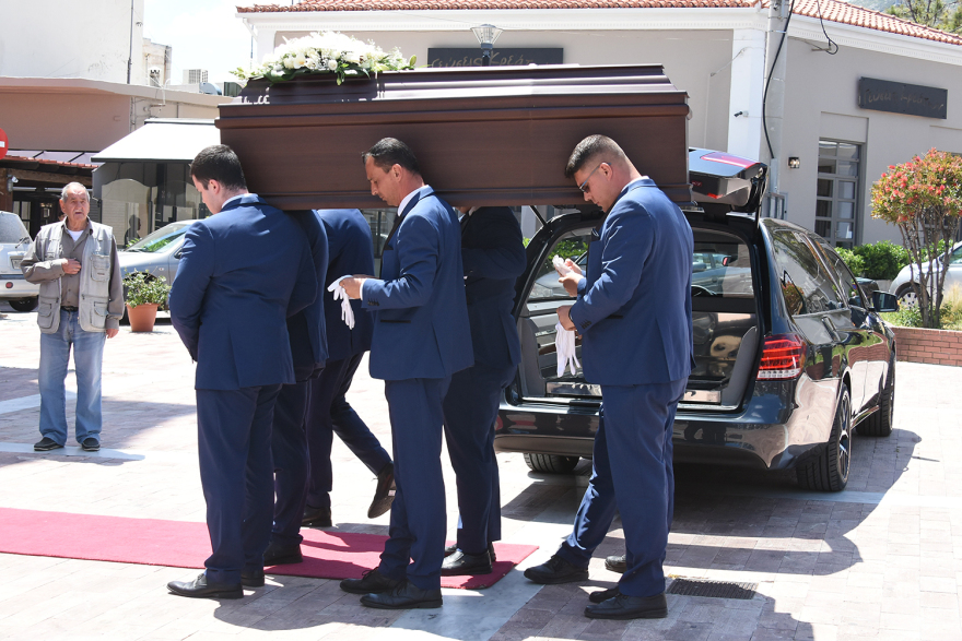 Γιάννης Βογιατζής: Με τραγούδια του, τον αποχαιρέτησαν - Δείτε βίντεο και φωτογραφίες 