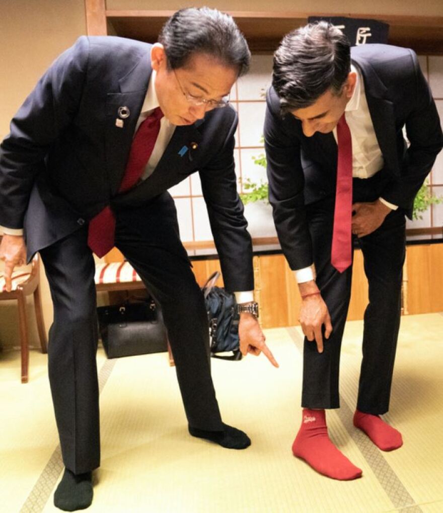 G7: Οι κάλτσες του Ρίσι Σούνακ ξετρέλαναν τον Ιάπωνα πρωθυπουργό - Δείτε φωτογραφίες