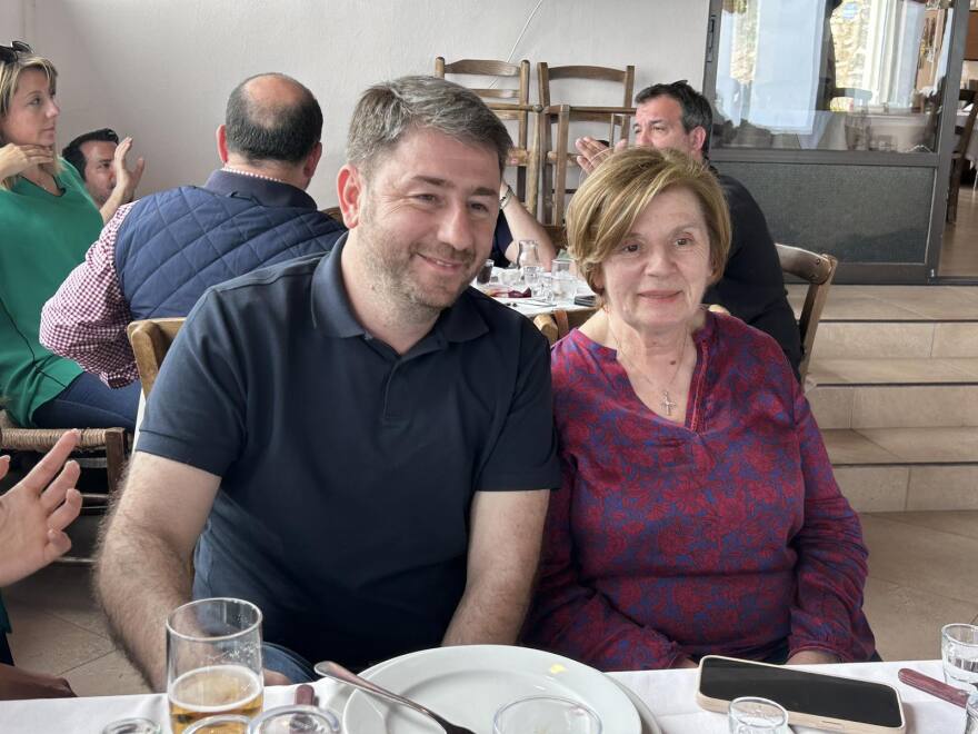 Εκλογές 2023: Με τσικουδιά και μαντινάδες το γεύμα Ανδρουλάκη με δημοσιογράφους στο Ηράκλειο