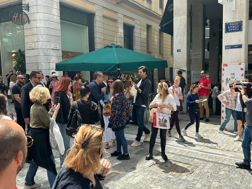 Εκλογές 2023 - Φωτογραφίες: Στην Ερμού ο Μητσοτάκης - «Ο κόσμος ήταν πιο "ζεστός" απέναντί μου συγκριτικά με το 2019, με ξέρει καλύτερα»