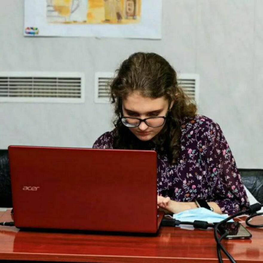 Έλληνες της Ουκρανίας: Τι είναι τα ρουμέικα stickers που αγαπήθηκαν στα social media