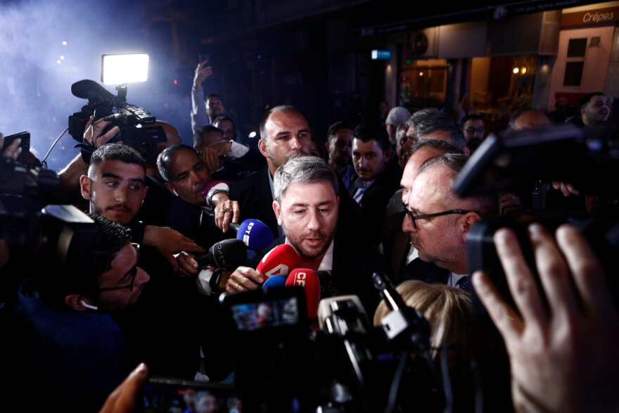 Εκλογές 2023: «Μεγάλη νίκη για το ΠΑΣΟΚ» λέει ο Ανδρουλάκης - Υποδοχή με κόρνες και σημαίες στα γραφεία του ΠΑΣΟΚ