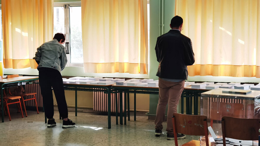 Εκλογές 2023: Σε εκλογικό κέντρο της Γλυφάδας έχει στηθεί και κάλπη του exit poll - Φωτογραφίες