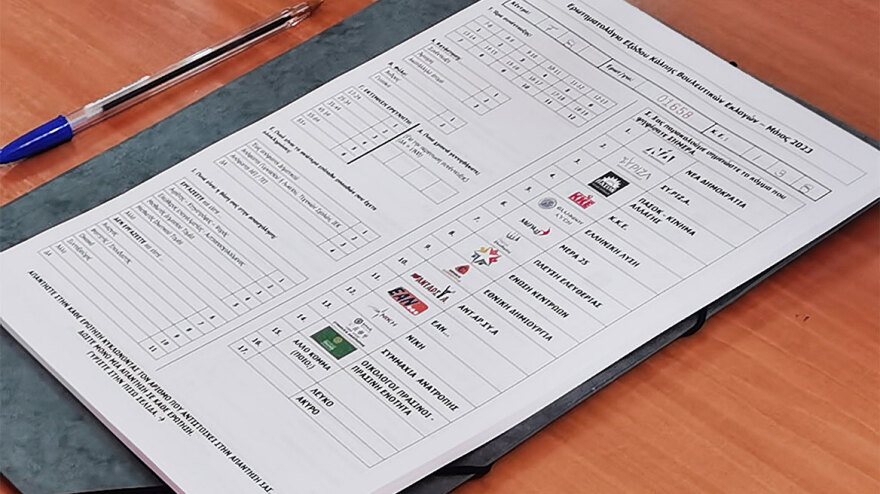 Εκλογές 2023: Σε εκλογικό κέντρο της Γλυφάδας έχει στηθεί και κάλπη του exit poll - Φωτογραφίες