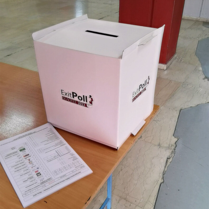 Εκλογές 2023: Σε εκλογικό κέντρο της Γλυφάδας έχει στηθεί και κάλπη του exit poll - Φωτογραφίες