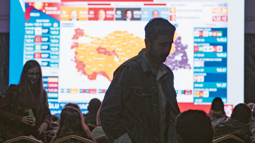 Πώς έκανε την ανατροπή ο Ερντογάν - Την Κυριακή ο β΄ γύρος στην Τουρκία 