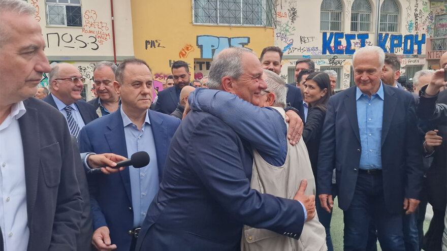 Εκλογές 2023 - Στη Θεσσαλονίκη ψήφισε ο πρώην πρωθυπουργός Κώστας Καραμανλής