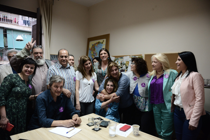 Εκλογές 2023 - Πλεύση Ελευθερίας: Πανηγυρισμοί στο «στρατόπεδο» της Ζωής Κωνσταντοπούλου