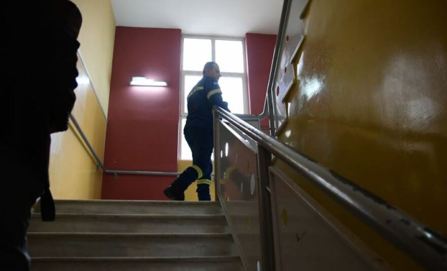 Εκλογές 2023 - Ευτράπελα και απρόοπτα της κάλπης - Ο αγρότης με το άλογο, ο σκύλος και οι νεόνυμφοι (βίντεο και φωτογραφίες)