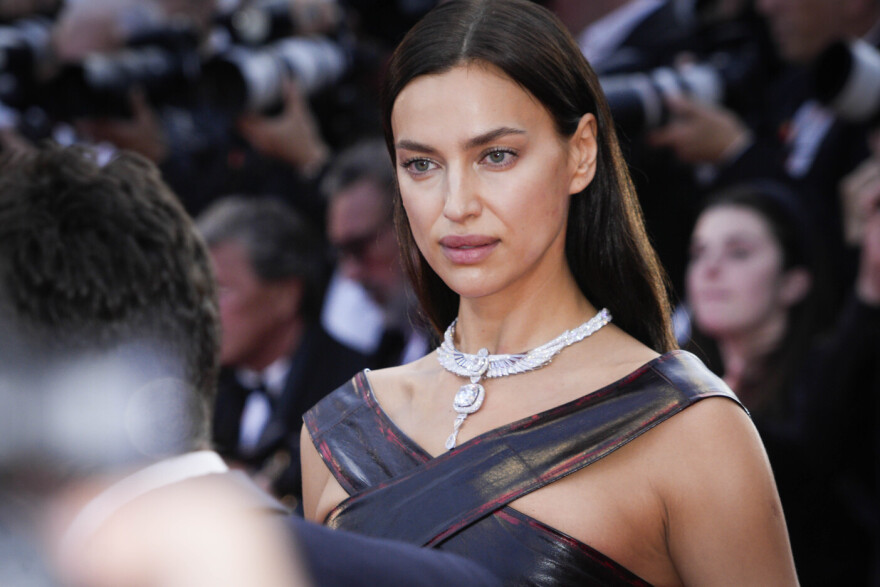 Κάννες 2023: Η Ιρίνα Σάικ είχε την πιο αποκαλυπτική εμφάνιση στο κόκκινο χαλί - Δείτε φωτογραφίες