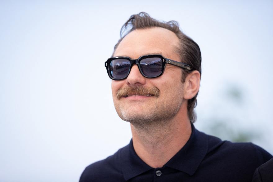 Firebrand: Η ταινία των Τζουντ Λο και Αλίσια Βικάντερ καταχειροκροτήθηκε για 8 λεπτά στις Κάννες