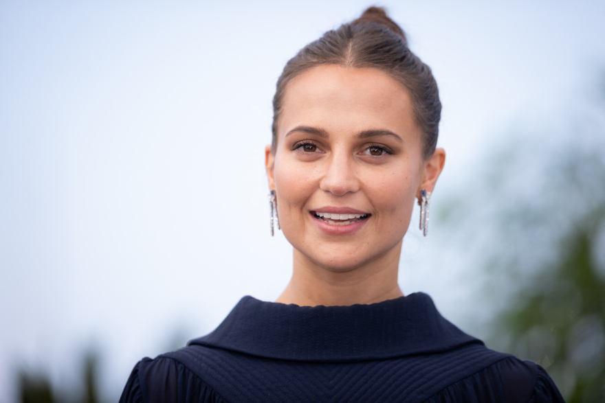 Firebrand: Η ταινία των Τζουντ Λο και Αλίσια Βικάντερ καταχειροκροτήθηκε για 8 λεπτά στις Κάννες