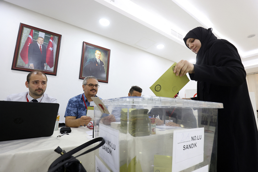 Πώς έκανε την ανατροπή ο Ερντογάν - Την Κυριακή ο β΄ γύρος στην Τουρκία 