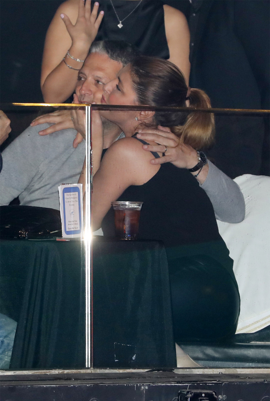 Έλενα Παπαρίζου-Ανδρέας Καψάλης: Ερωτευμένοι στη Νέα Υόρκη - Δείτε φωτογραφίες