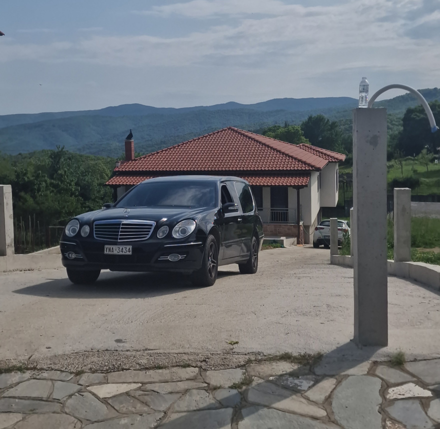 Δολοφονία στη Χαλκιδική: Το αγοράκι βρέθηκε τραυματισμένο στην αγκαλιά της νεκρής μητέρας του