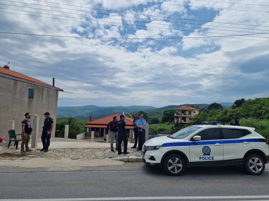 Δολοφονία στη Χαλκιδική: Το αγοράκι βρέθηκε τραυματισμένο στην αγκαλιά της νεκρής μητέρας του