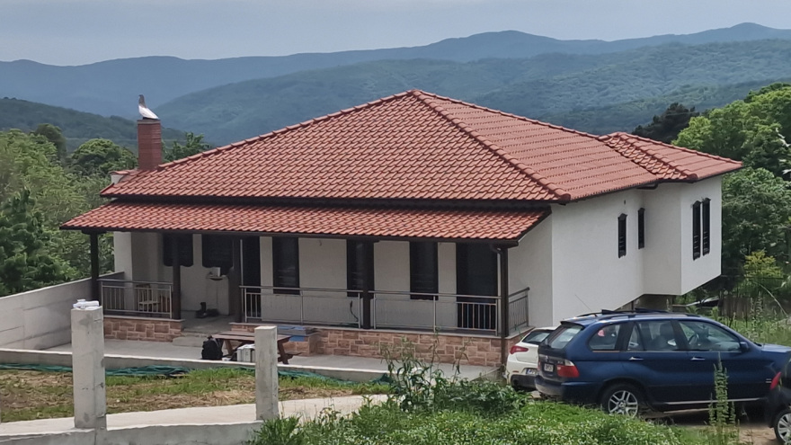 Δολοφονία στη Χαλκιδική: Το αγοράκι βρέθηκε τραυματισμένο στην αγκαλιά της νεκρής μητέρας του