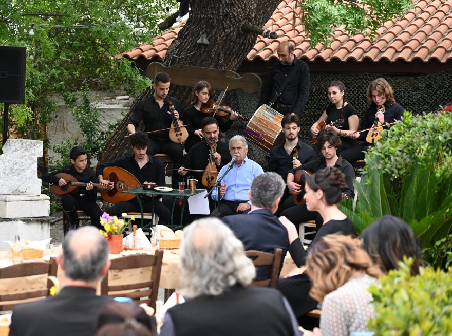 Σασμός: Το κρητικό γλέντι για την επιστροφή του Αντώνη