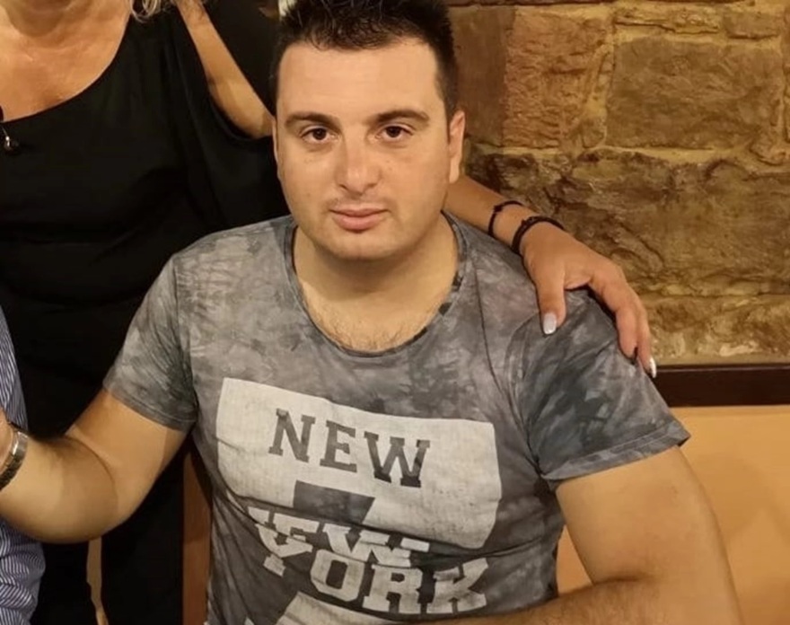 Πένθος στα Τρίκαλα για τον 37χρονο αστυνομικό που σκοτώθηκε στο τροχαίο στην Αθήνα