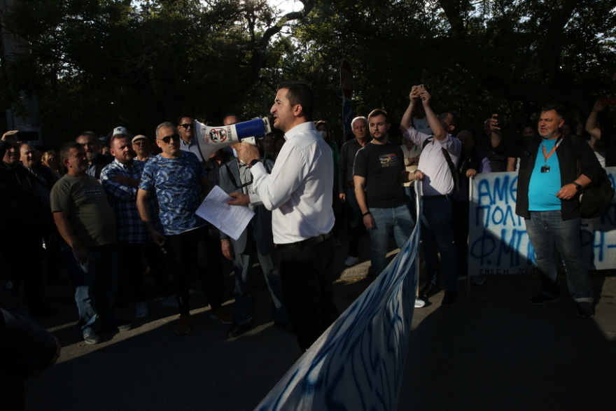 Συγκέντρωση διαμαρτυρίας έξω από την αλβανική πρεσβεία στην Αθήνα για τη φυλάκιση του Φρέντι Μπελέρη