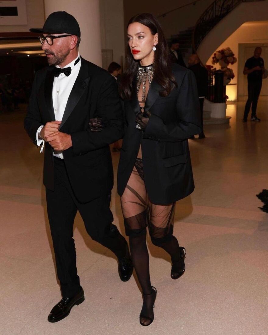 Ιρίνα Σάικ: Νέες φωτογραφίες της με τα εσώρουχα που φόρεσε στις Κάννες