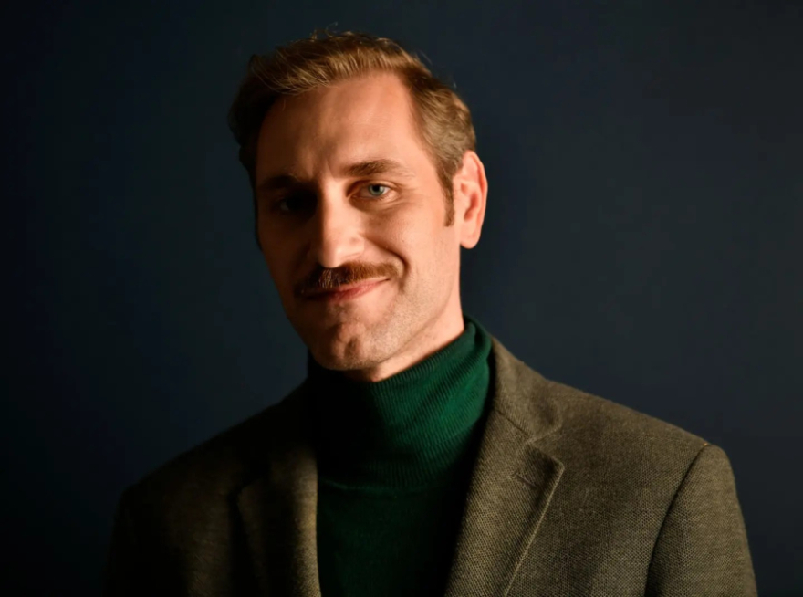 Άγγελος Ανδριόπουλος: Καταγγελία έκανε ο ηθοποιός για την απόλυσή του λόγω εγκυμοσύνης της συζύγου του