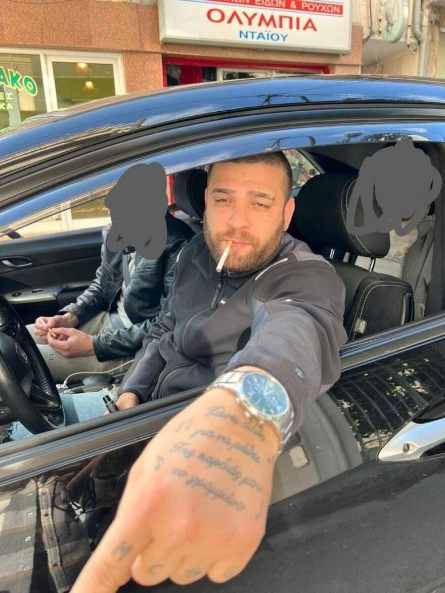 Θεσσαλονίκη: Ο 28χρονος «γύπας» ανεμίζει μέσα σε Porsche Cayenne €50.000 από τα «δανεικά»