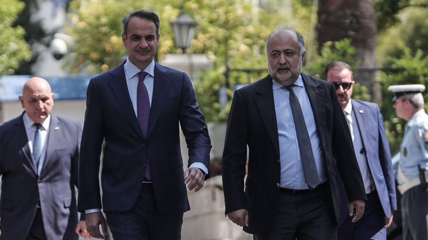 Εκλογές 2023: Υπηρεσιακοί, ντιμπέιτ και χαμόγελα στη συνάντηση των πολιτικών αρχηγών στο Προεδρικό