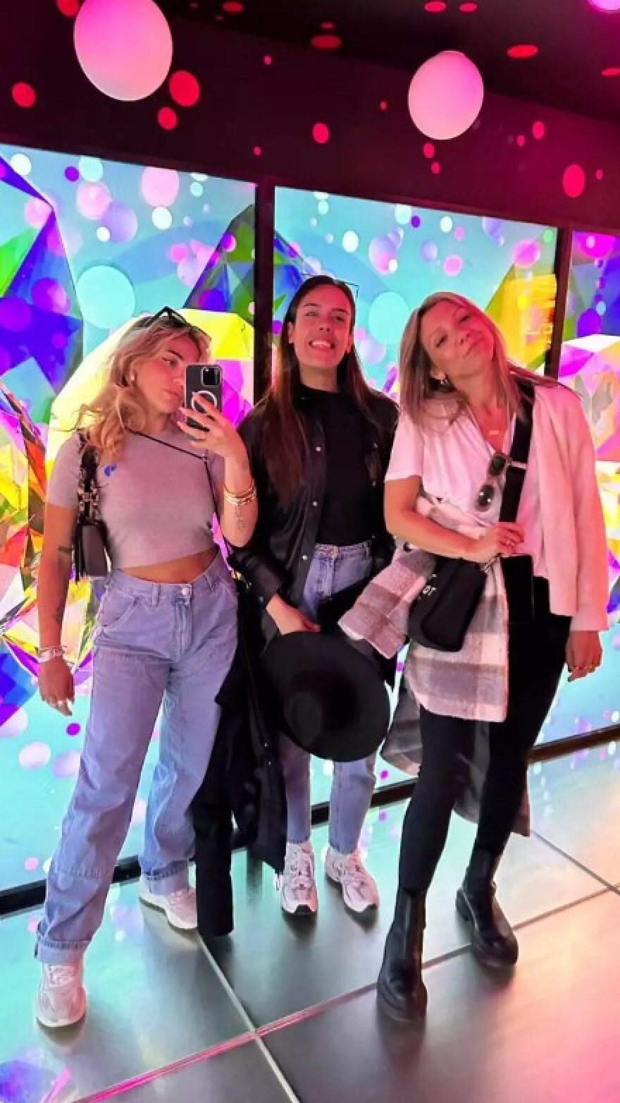 Κόνι Μεταξά: Απόδραση στο Άμστερνταμ με τις φίλες της