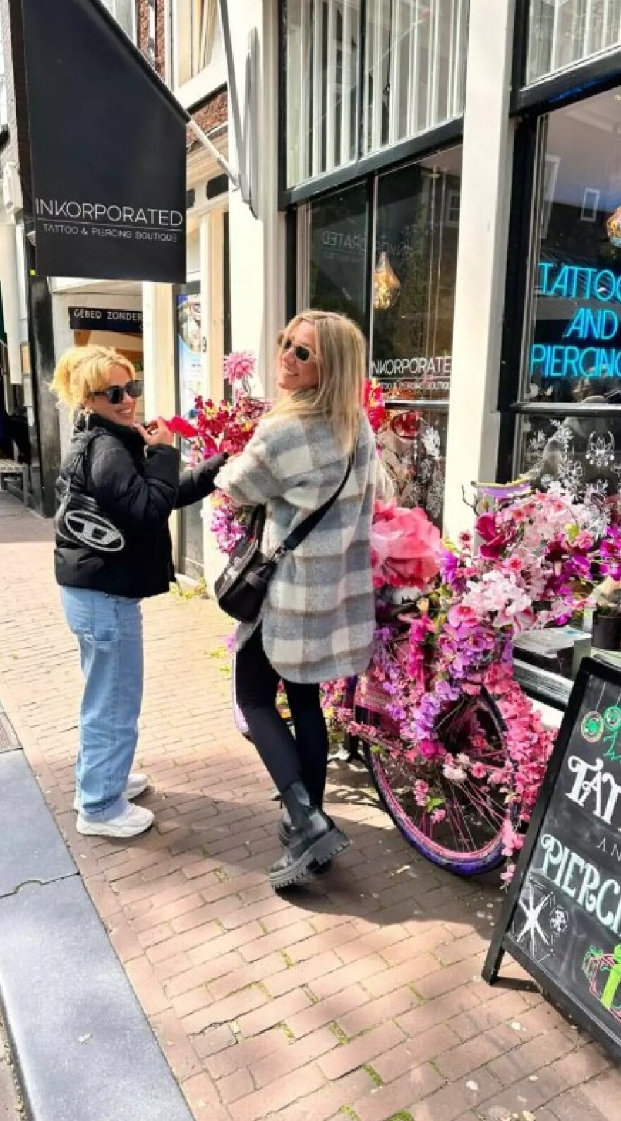 Κόνι Μεταξά: Απόδραση στο Άμστερνταμ με τις φίλες της