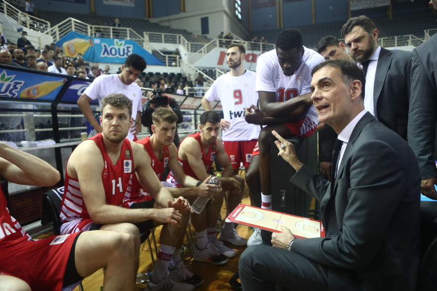 Τόμας Γουόκαπ: Έκοψε το μούσι και άφησε μουστάκι ο μπασκετμπολίστας του Ολυμπιακού 