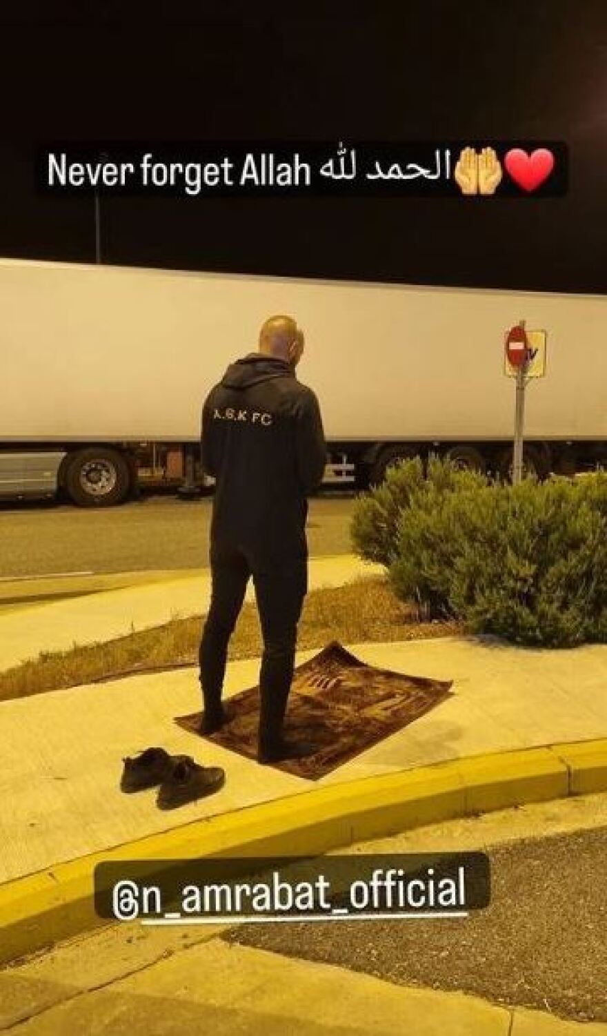  ΑΕΚ: Προσευχήθηκε στον Αλλάχ μετά την κατάκτηση του Κυπέλλου ο Άμραμπατ