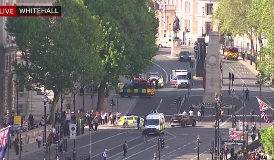 Βρετανία: Αυτοκίνητο προσέκρουσε στην πύλη της Ντάουνινγκ Στριτ