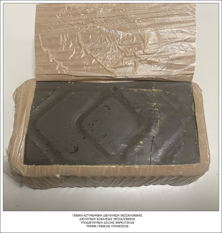 Θεσσαλονίκη: Πάνω από 12 κιλά ηρωίνης βρέθηκαν μέσα σε αυτοκίνητο - Την είχαν κρύψει μέσα σε ρεζέρβα 