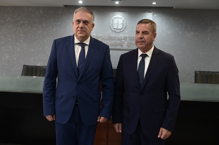 Οι τελετές παράδοσης - παραλαβής στα υπουργεία