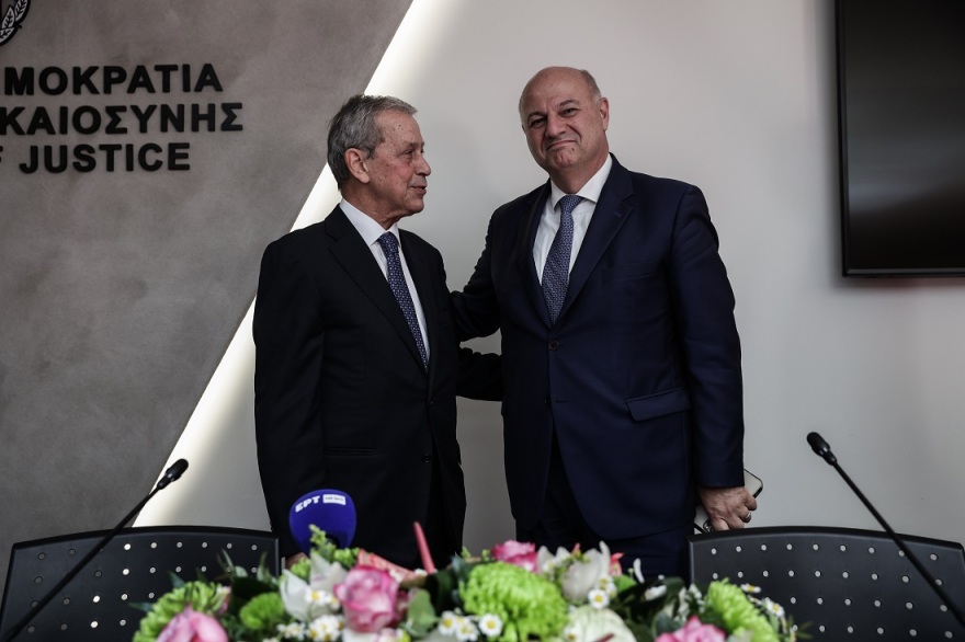 Οι τελετές παράδοσης - παραλαβής στα υπουργεία