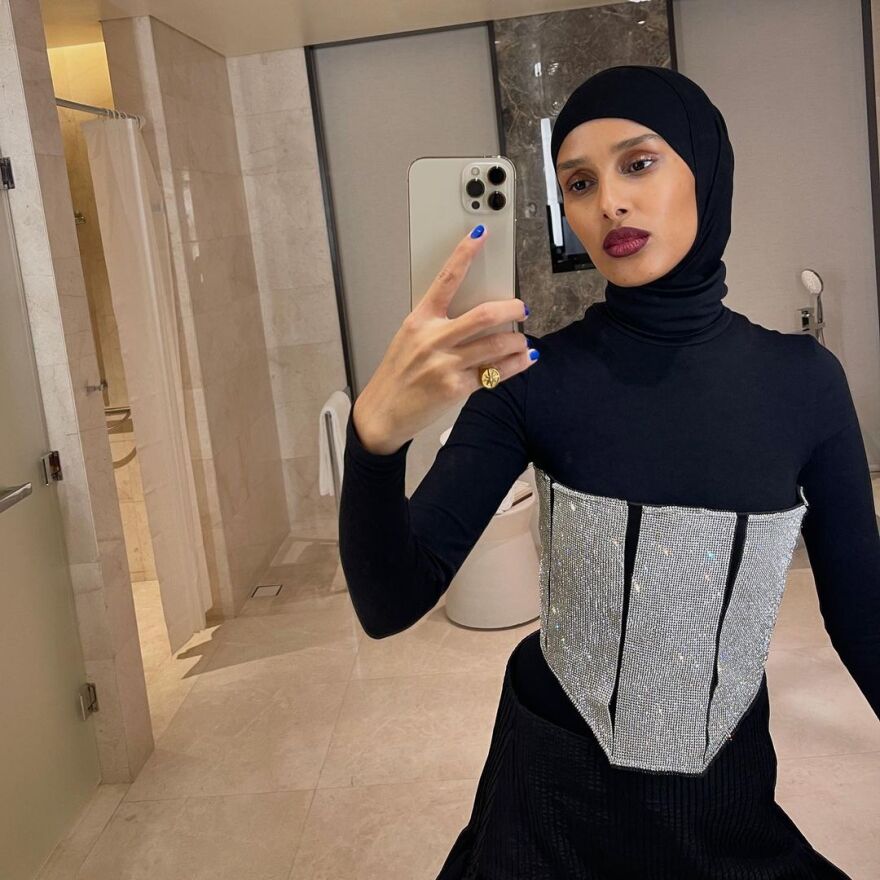 Ποια είναι η «καμμένη» νύφη που τράβηξε τα βλέμματα στο Φεστιβάλ Καννών