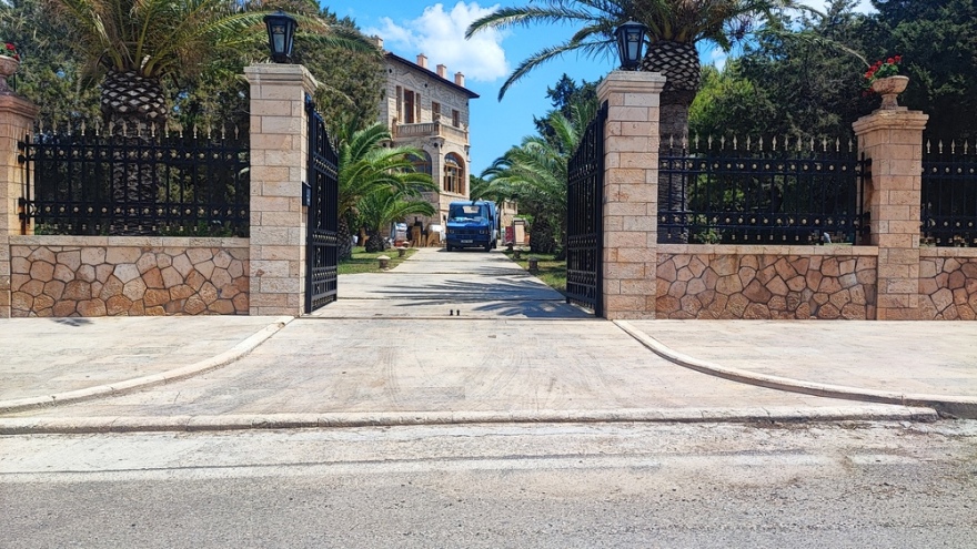 Μαριλού Κοζάρη: Tα παπούτσια που θα φορέσει στον γάμο με τον Πάνο Μουζουράκη  - Δείτε το βίντεο