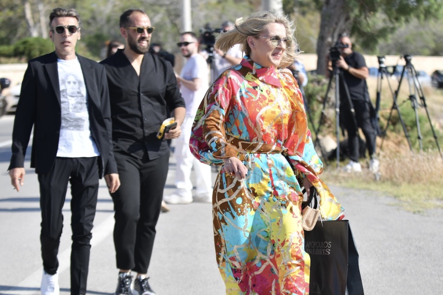 Πάνος Μουζουράκης: Ο γάμος του τραγουδιστή στην Αίγινα - Δείτε βίντεο και φωτογραφίες