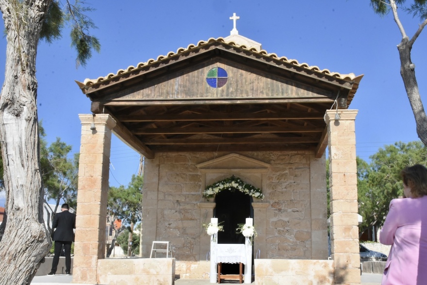 Πάνος Μουζουράκης: Ο γάμος του τραγουδιστή στην Αίγινα - Δείτε βίντεο και φωτογραφίες