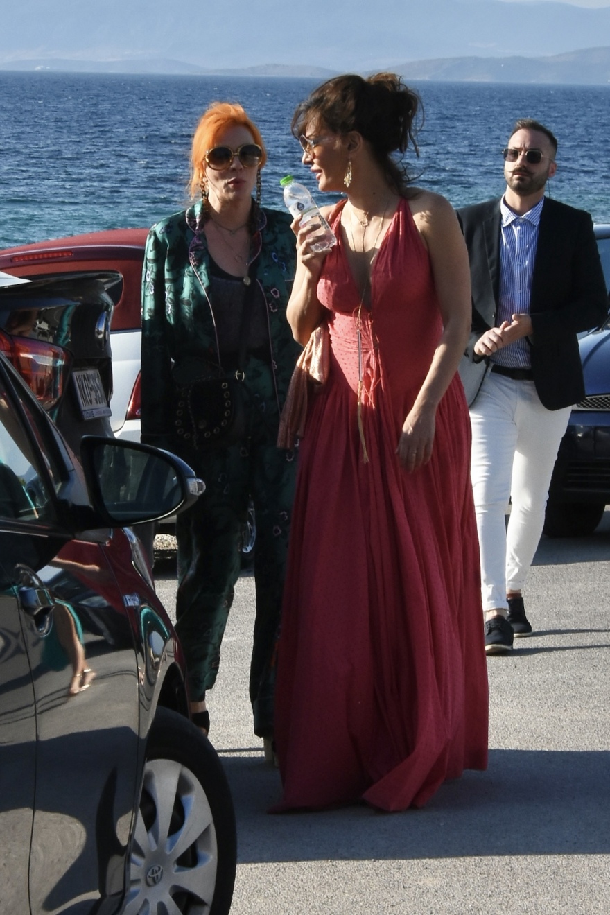 Πάνος Μουζουράκης: Ο γάμος του τραγουδιστή στην Αίγινα - Δείτε βίντεο και φωτογραφίες