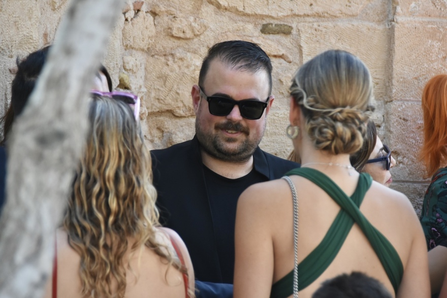 Πάνος Μουζουράκης: Ο γάμος του τραγουδιστή στην Αίγινα - Δείτε βίντεο και φωτογραφίες