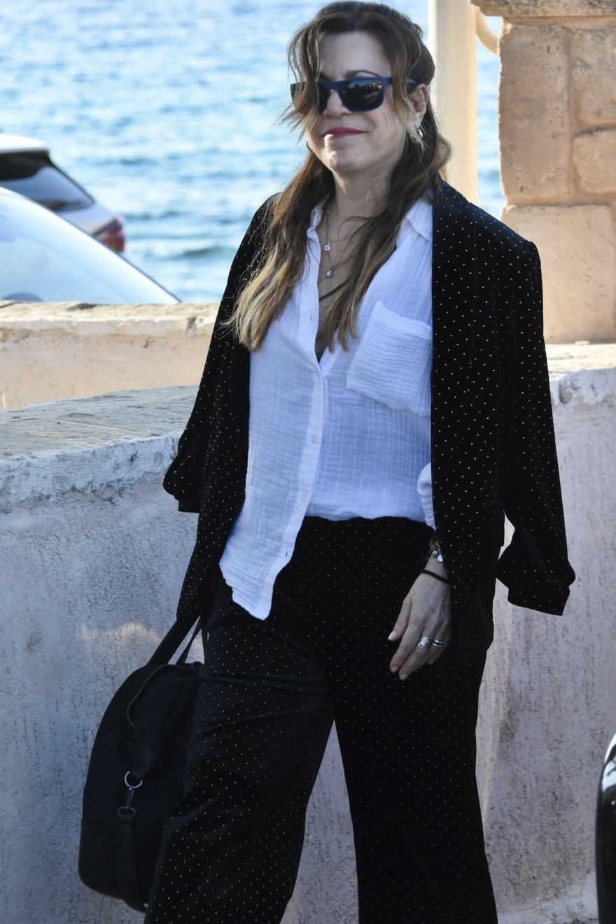 Πάνος Μουζουράκης: Ο γάμος του τραγουδιστή στην Αίγινα - Δείτε βίντεο και φωτογραφίες