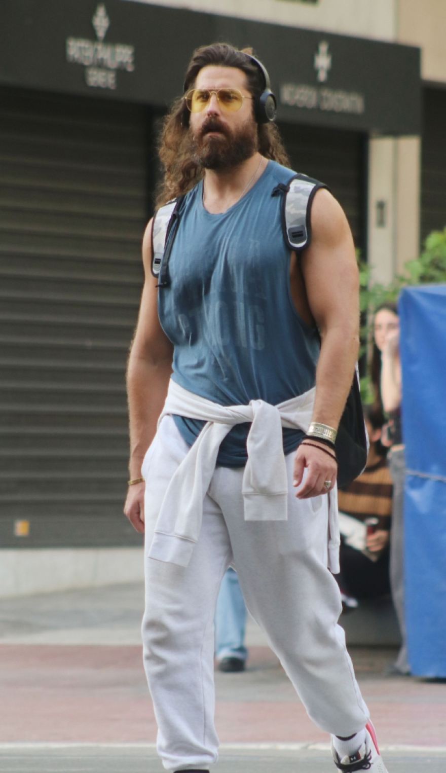 Νάσος Παπαργυρόπουλος: Με αλλαγμένη εμφάνιση στο κέντρο της Αθήνας - Δείτε φωτογραφίες