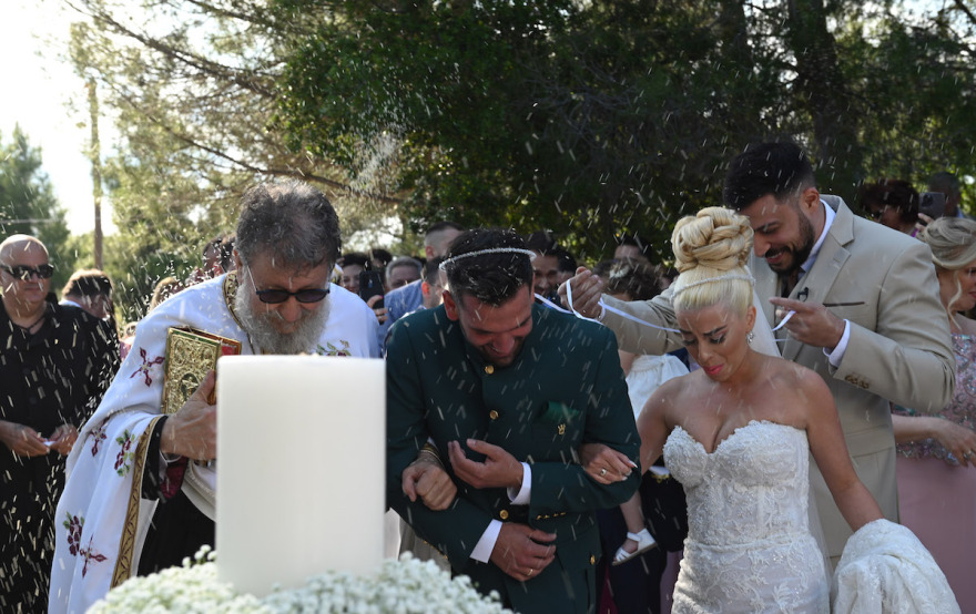 Ο Πέτρος Συρίγος παντρεύτηκε τη Ρένα Θωμά και βάφτισαν την κόρη τους 