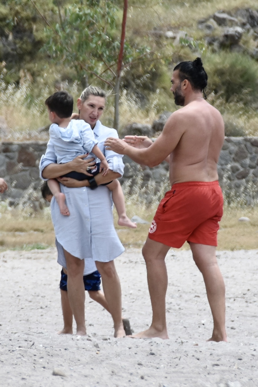 Πάνος Μουζουράκης: Οι πρώτες δηλώσεις - Βίντεο και φωτογραφίες από το beach party μετά τον γάμο