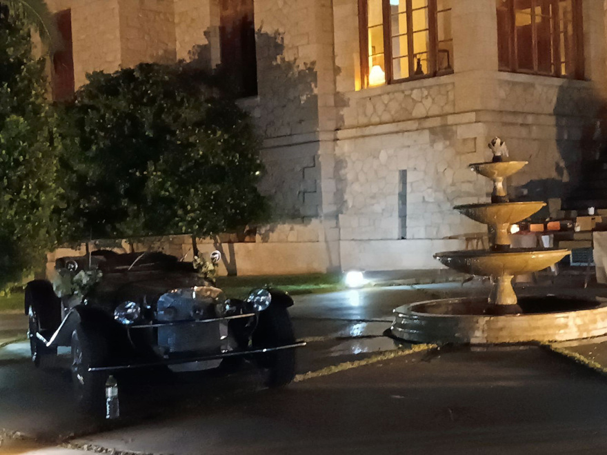 Γάμος Μουζουράκη - Κόζαρη: Το γλέντι μετά το μυστήριο - Δείτε βίντεο και φωτογραφίες