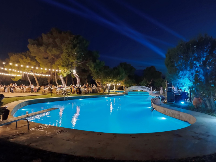 Γάμος Μουζουράκη - Κόζαρη: Το γλέντι μετά το μυστήριο - Δείτε βίντεο και φωτογραφίες