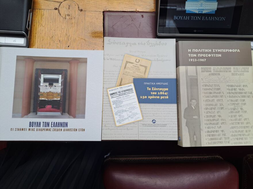 Βουλή: Το δώρο του Κώστα Τασούλα στους νέους βουλευτές